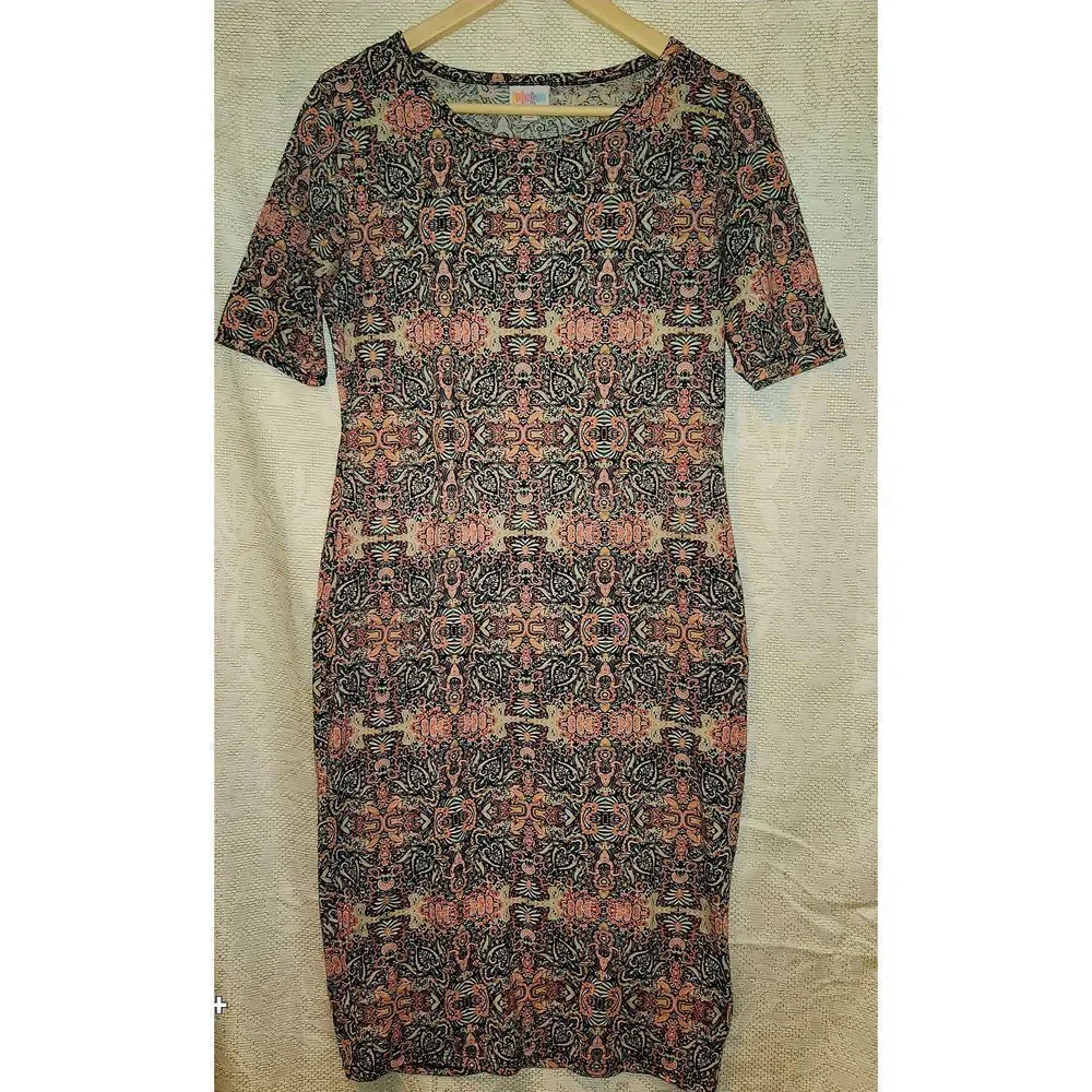 D31 LulaRoe kaleidoscope pattern t shirt dress w short sleeves